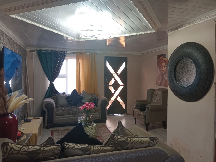 2 Bedroom Property for Sale in Kwa Nobuhle Eastern Cape